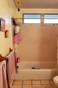 Old Bathtub and floor before bathroom remodel in Oahu