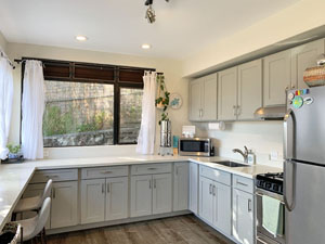 Example of a Kitchen Remodel in Oahu. Button to link to Kitchen Remodel Page.